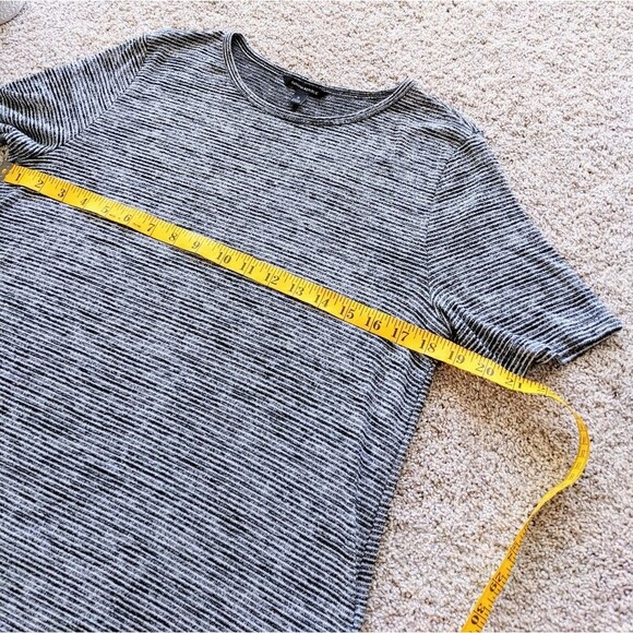 ⭐Gray Striped Banana Republic Short sleeve shirt Small ⭐ - Picture 8 of 9